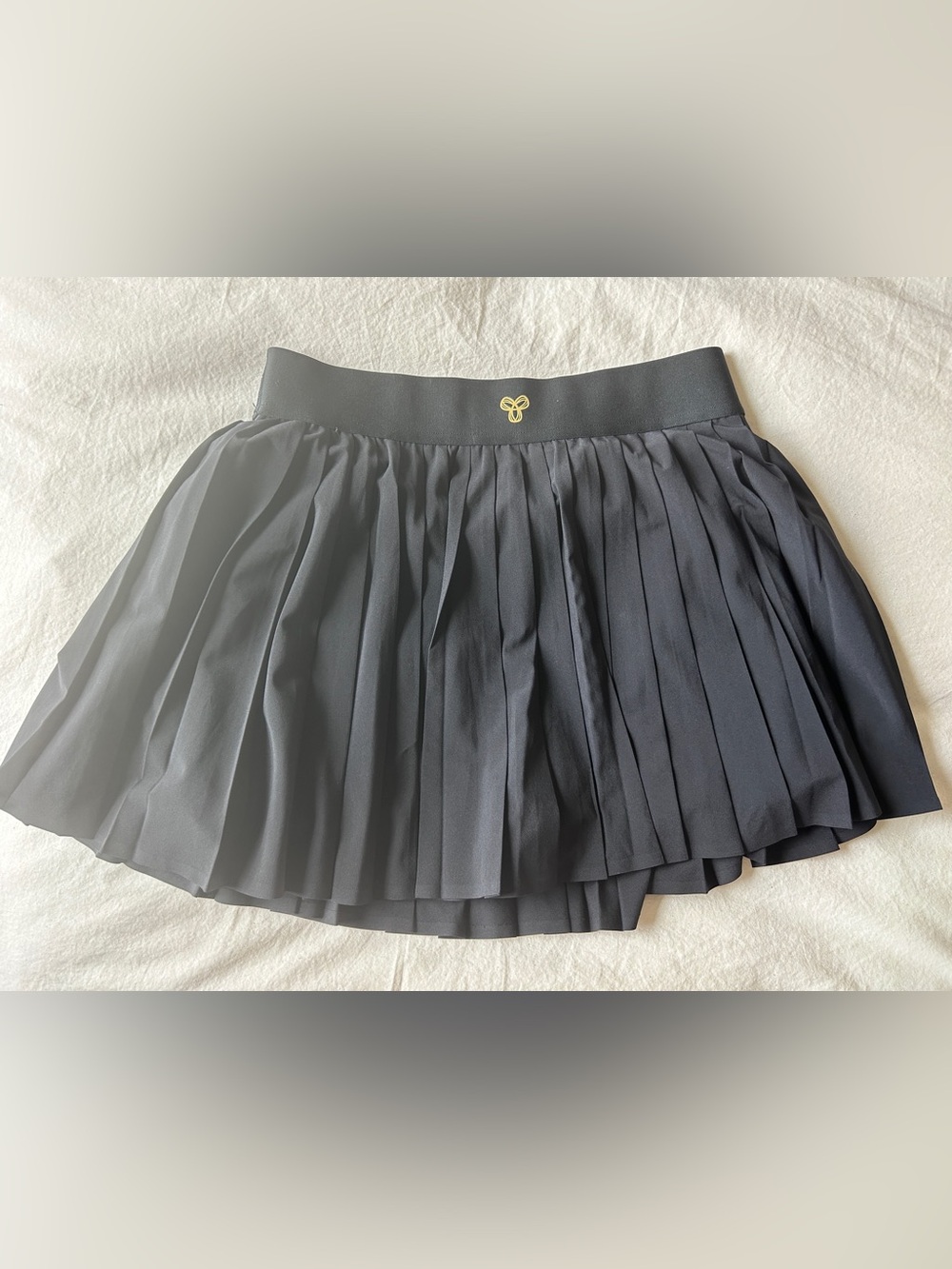 Aritzia Pleated Black Women's Skirt - new with tags!